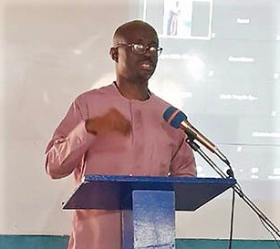 Dr Amponsa-Achiano making his presentation at the event